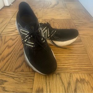 New Balance Women's 1080V11 Running Shoe Size 8.5